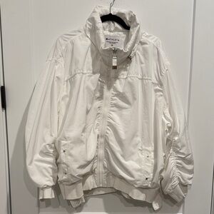 Adorable! Athleta white Zip-Up Jacket with hidden hood and ruching. Size 3X.